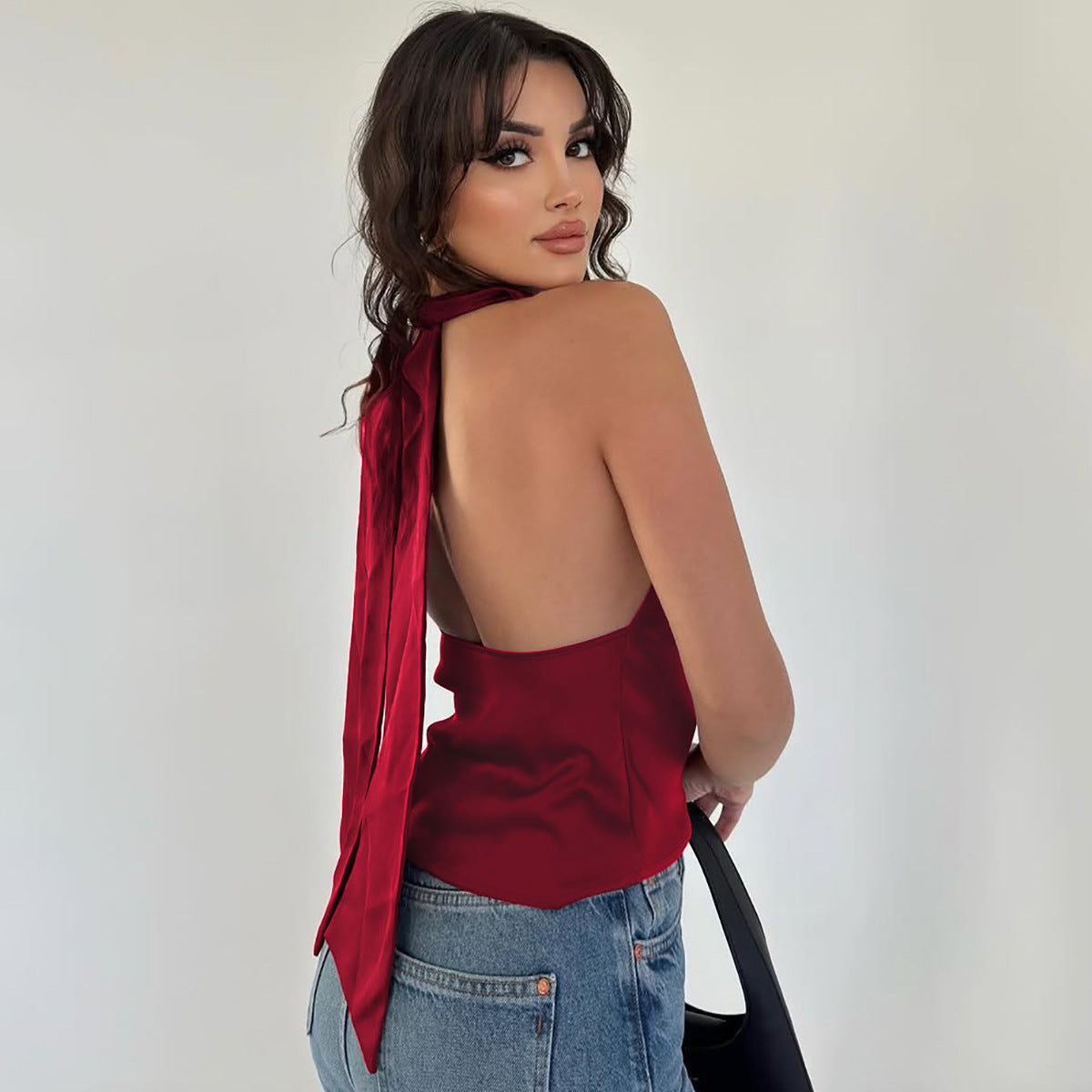 Top halter satiné dos nu glamour