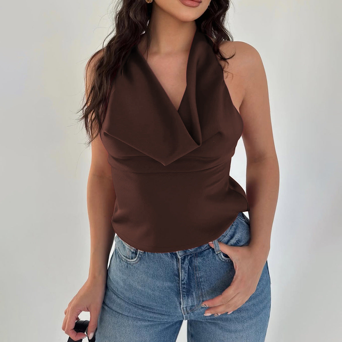 Top halter satiné dos nu glamour
