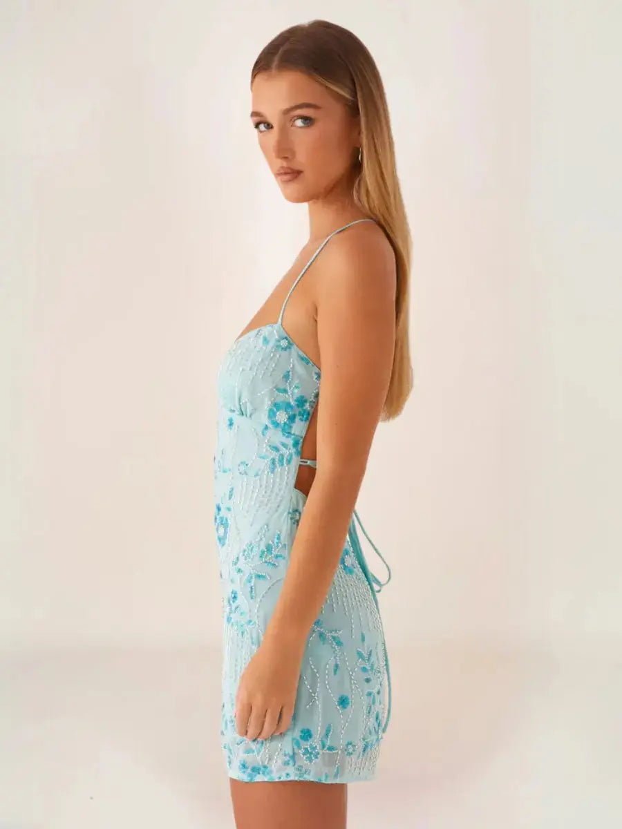Nayla Robe Courte Brodée Dos Lacé Bleue - ComfySweet