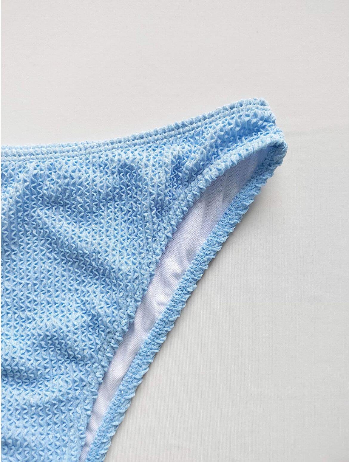 Bikini 3 pièces gaufré avec jupe cache-maillot