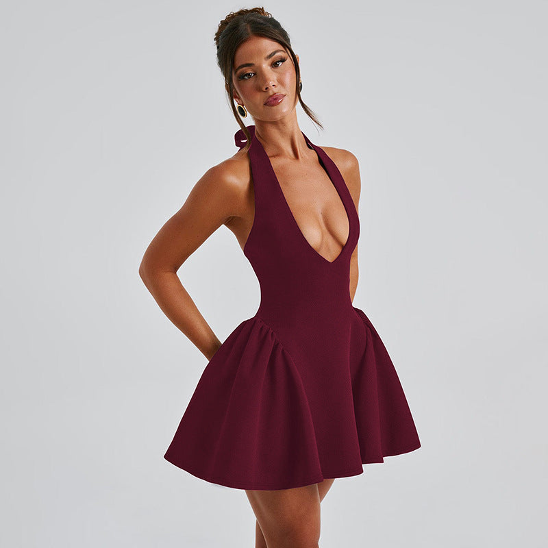 Robe courte à dos-nu – Style glamour contemporain