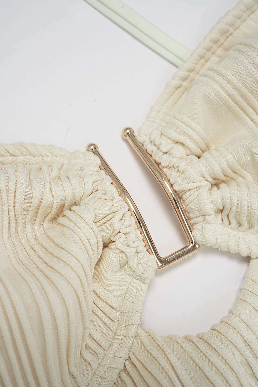 Maillot 1 pièce texturé à détail doré