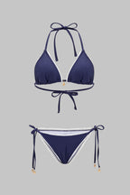 Bikini triangle bleu marine à bordure dentelle