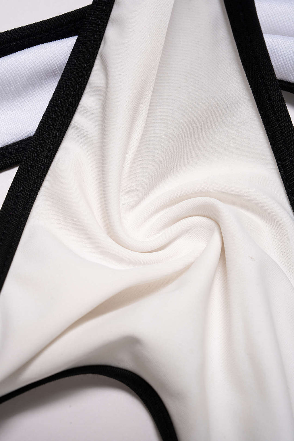 Ensemble bikini noir & blanc à anneaux