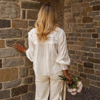 Blouse blanche brodée à volants