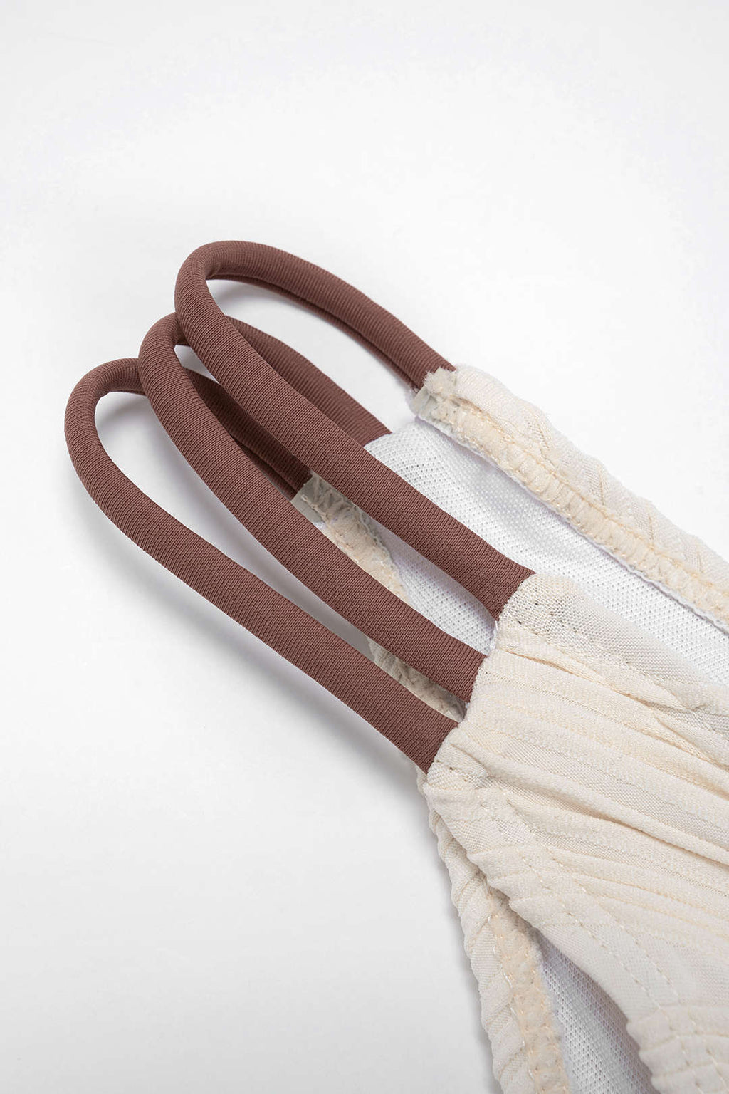 Bikini texturé à détail central métallique