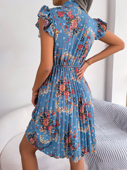 Robe bohème plissée à imprimé floral et col lavallière