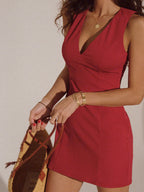 KATIA Mini robe sans manches à col V ajustée