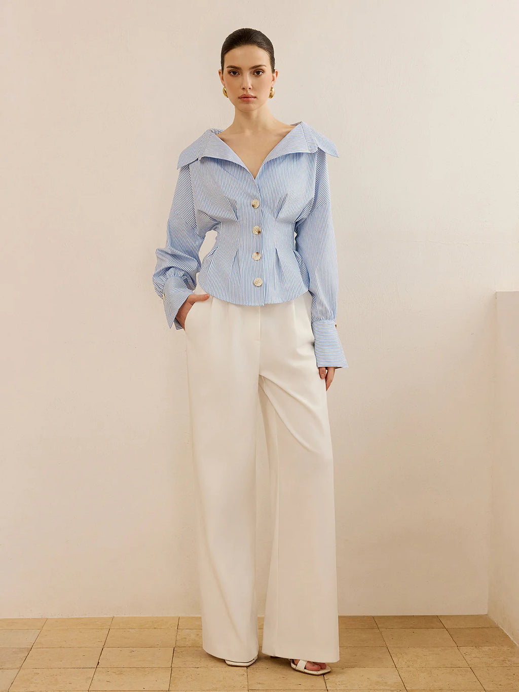 Chemise à col rayé et taille cintrée