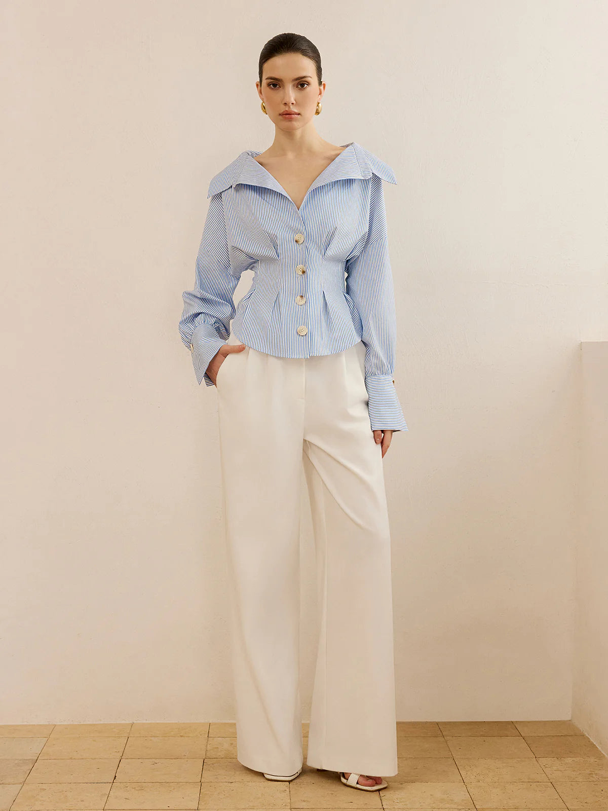 Chemise à col rayé et taille cintrée