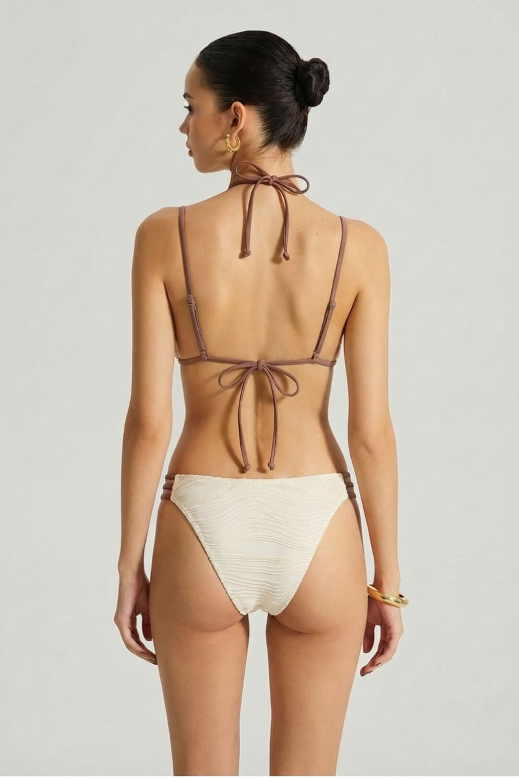 Bikini texturé à détail central métallique