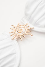 Bikini blanc nacré à bijou soleil doré