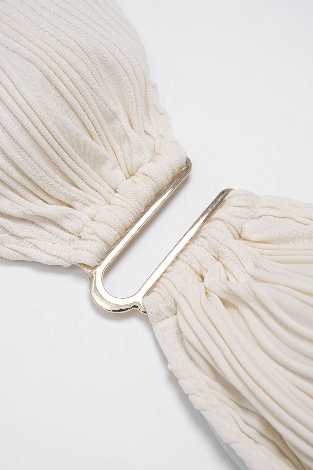 Bikini texturé à détail central métallique