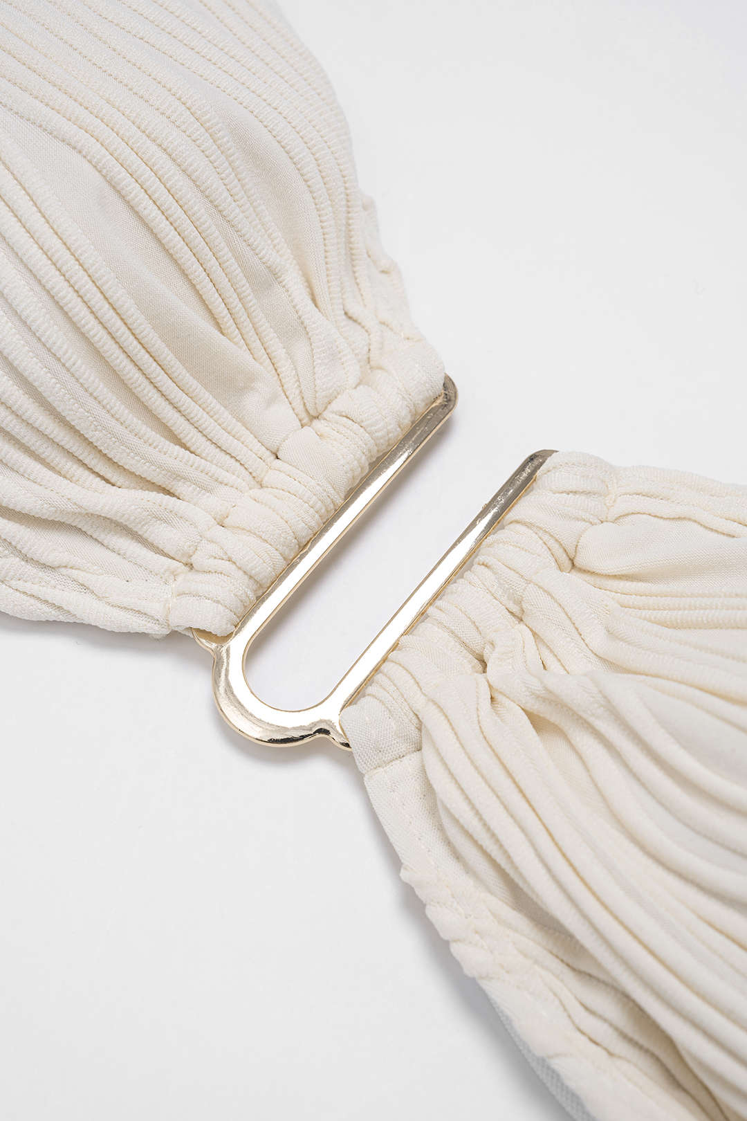 Bikini texturé à détail central métallique