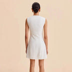 Mini robe sans manches boutons dorés