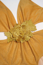 Maillot 1 pièce à fleur 3D or et décolleté