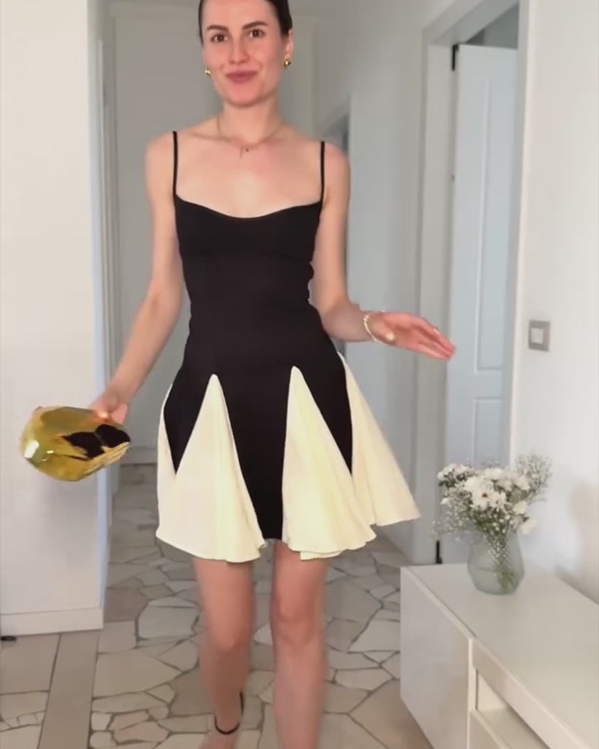 Soleia Mini-robe noire contrastée