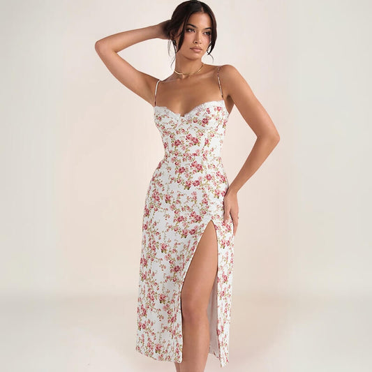 robe bohème chic fleurie à bretelles et décolleté cœur
