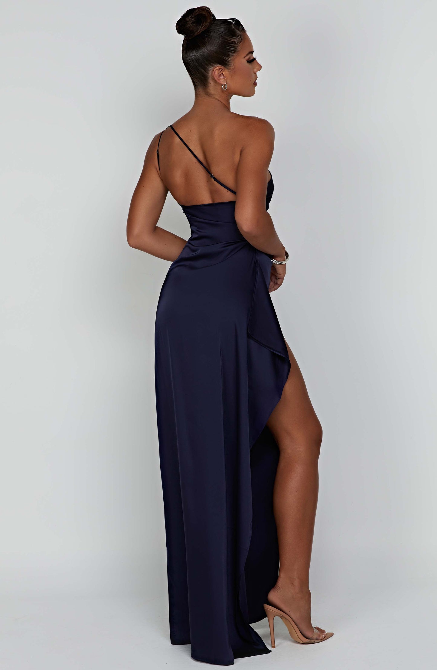 Robe maxi à fente haute en satin