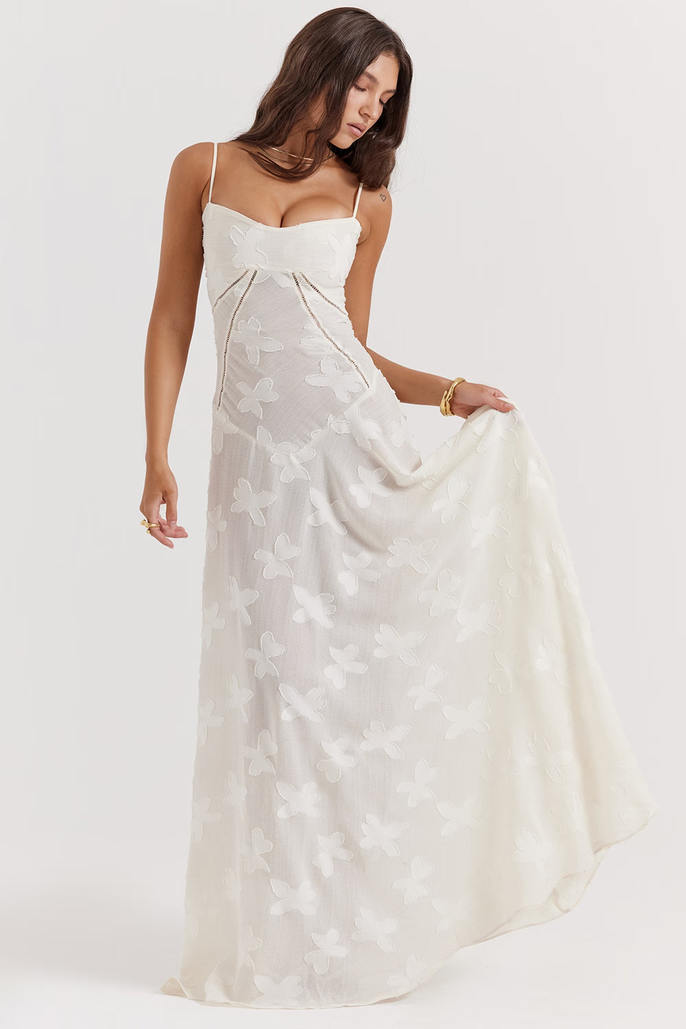 Robe longue crème en dentelle florale